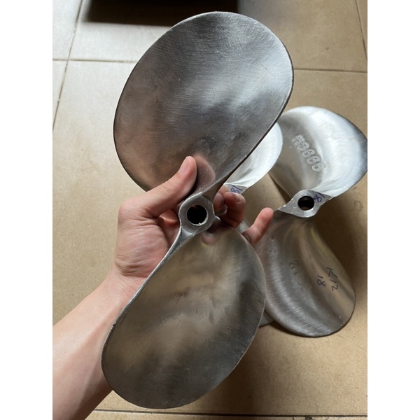 Chân vịt inox thái 3t72 2 cánh máy xe inox 304