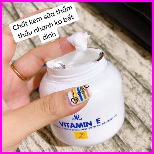 Kem Dưỡng Ẩm Toàn Thân Vitamin E Thái Lan và  -  Vitamin E Úc Giúp Dưỡng Trắng Da Mặt Hết Khô, Nứt Nẻ