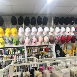 Nón mũ lưỡi trai màu đen trắng vàng, mũ phớt học sinh hàng siêu rẻ( PKT.SHOP)