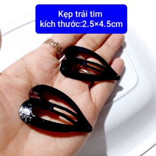 Một cặp Kẹp tóc mái trái tim màu đen