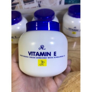 Kem Vitamin E dưỡng ẩm Thái Lan