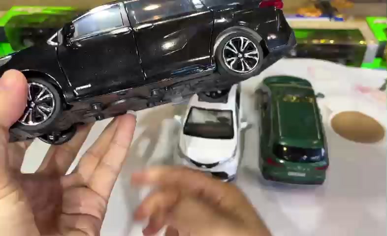 Mô hình xe ô tô bằng sắt Toyôta Sienna tỉ lệ 1:24 hãng Hongsen 3 màu