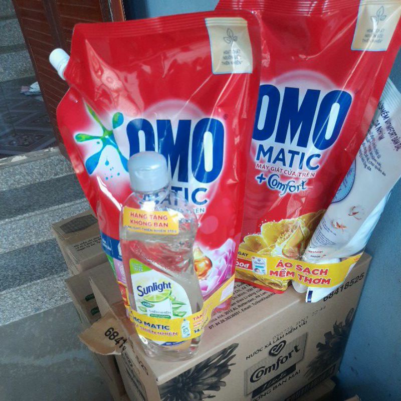 Túi Nước Giặt OMO Matic Comfort Hương Hoa Hồng 2kg(tặng chai nước rửa chén trị giá 14000)