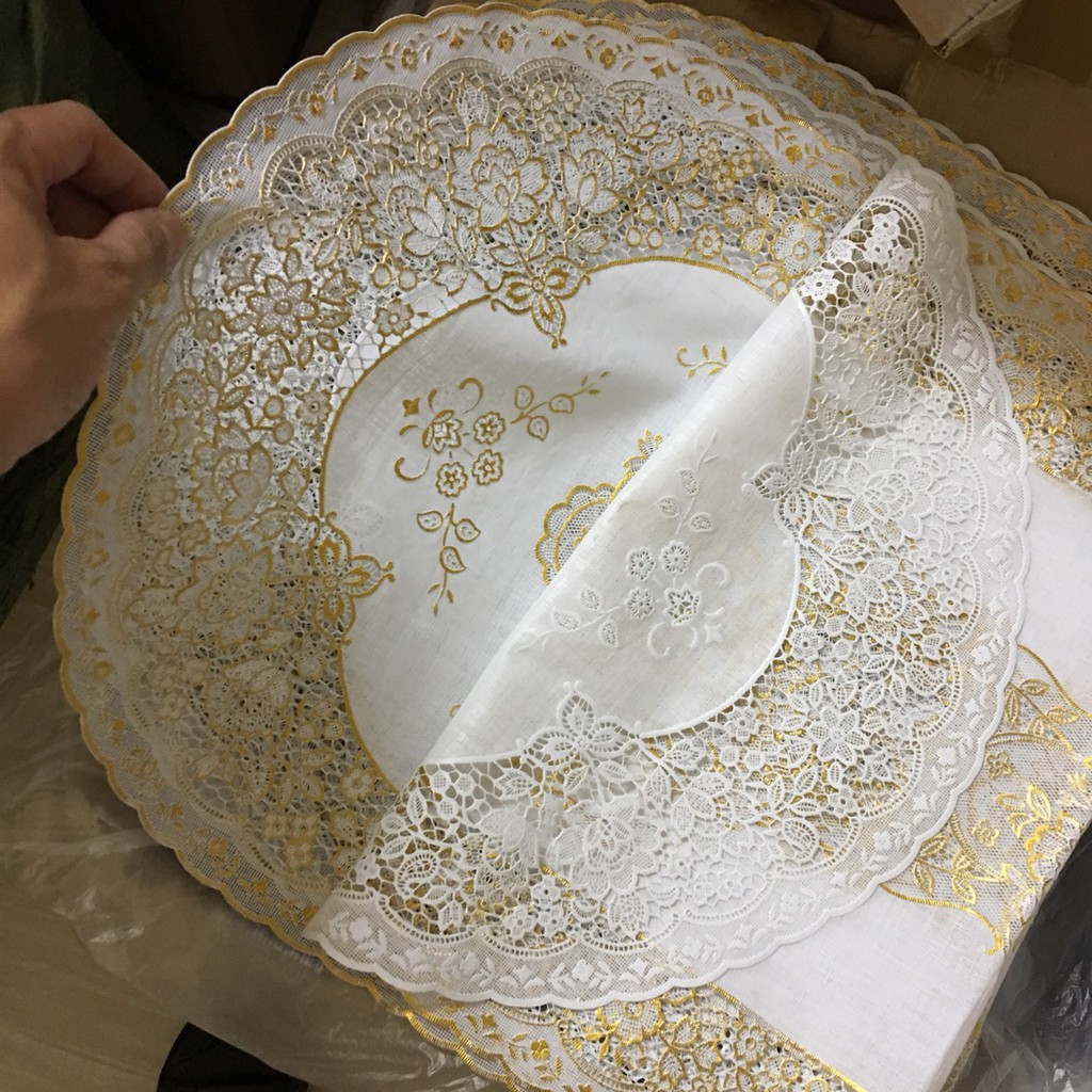 Khăn trải bàn oval nhũ vàng nền trắng 40x92cm Towa Nhật Bản