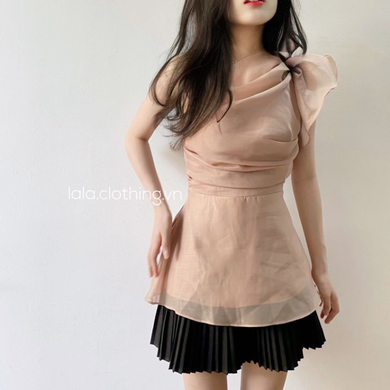 (SẴN) Lala Clothing Áo tơ lệch vai peplum MLA