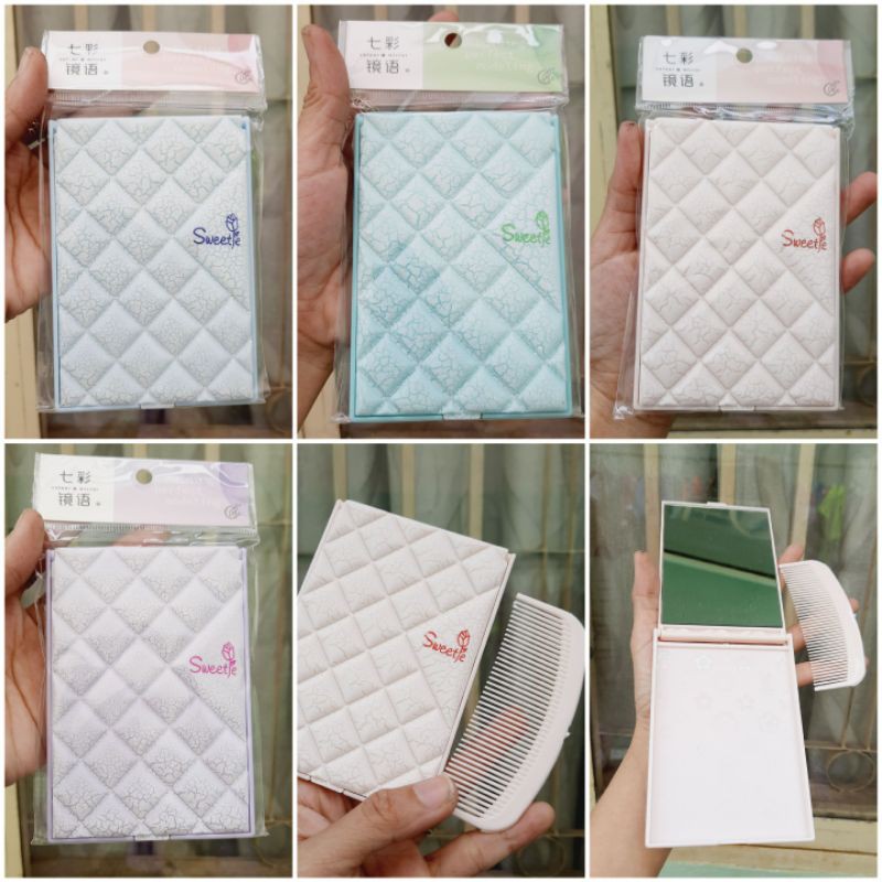 Gương soi kèm lược bỏ bóp carô màu nhạt (Kt: 8×11.5cm)