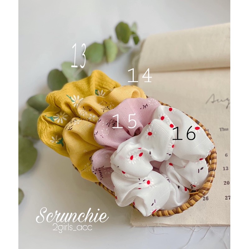 scrunchie cột tóc hoạ tiết hoa dễ thương