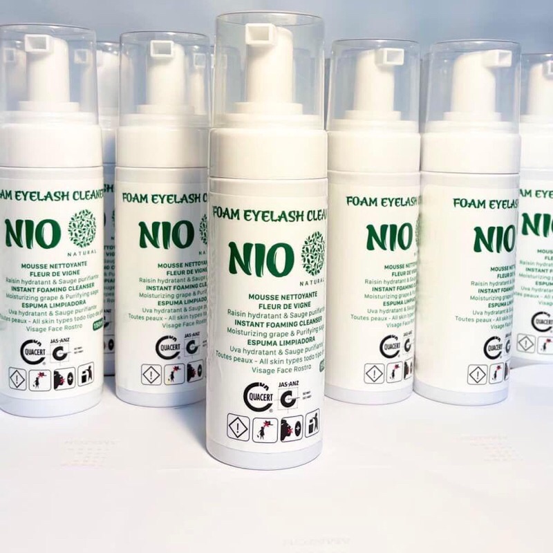 Nước vệ sinh mi tạo bọt