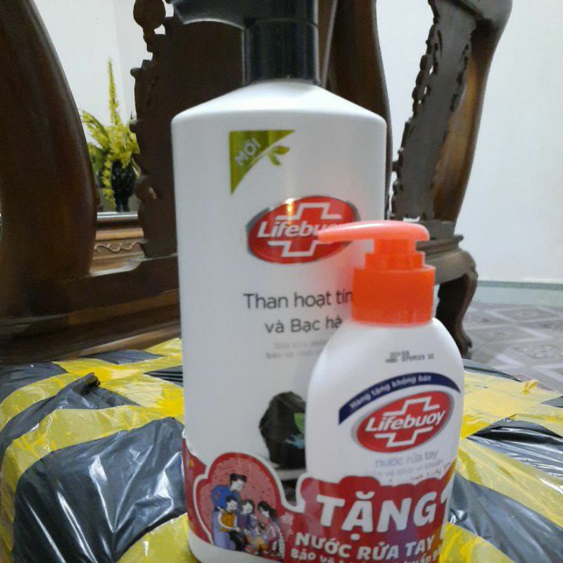 Sữa tắm Lifebuoy Bảo Vệ Vượt Trội 850g tặng kèm sữa tắm than hoạt tính và bạc hà 200g