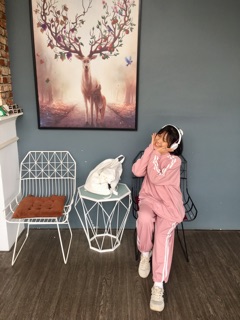 Set thể thao hồng pastel, đen, vàng