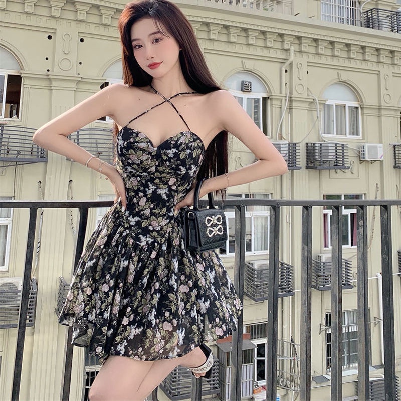 Đầm Hai Dây Họa Tiết Hoa Nhí Xinh Xắn Phong Cách Pháp Thời Trang Mùa Hè