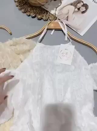 Váy cổ yếm trễ vai lông vũ cao cấp cực xinh - Đầm yếm tay bồng lông vũ hai màu kiều nữ 2 lớp babydoll | BigBuy360 - bigbuy360.vn