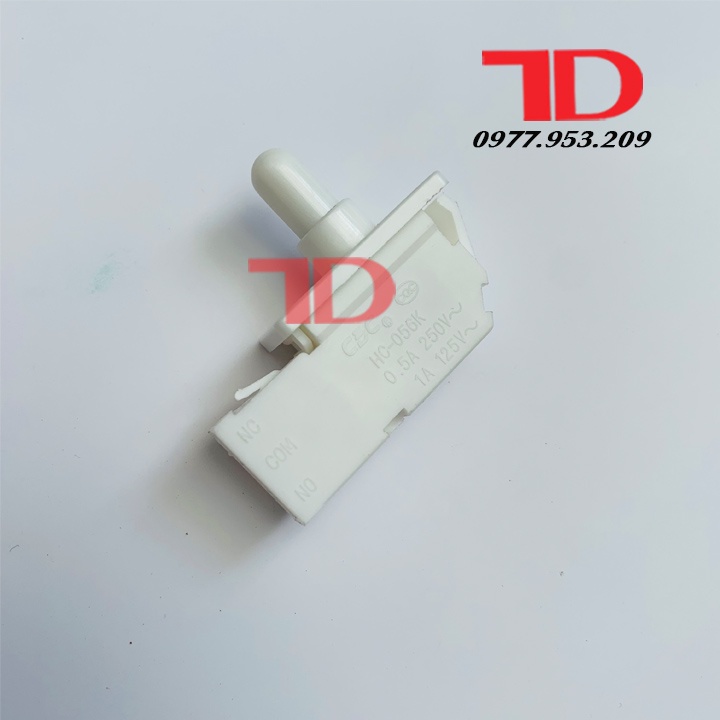 Công tắc dành cho cửa tủ lạnh Hitachi 3 chân