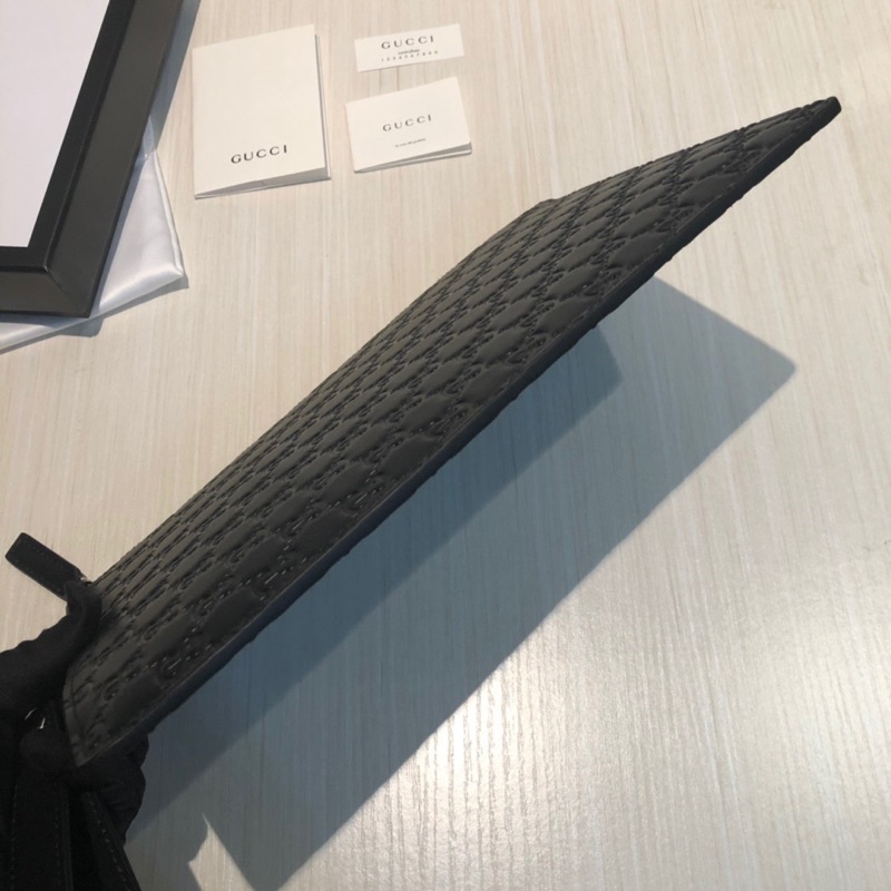 Cluth cầm tay cho nam Gucci GC da thật cao cấp bản dẹt dập chìm logo thương hiệu