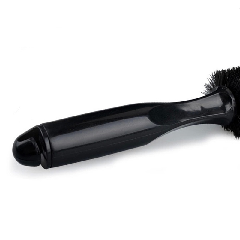 Cọ rửa lốp xe hơi sạch tiện lợi