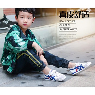 Giầy thể thao viền sọc