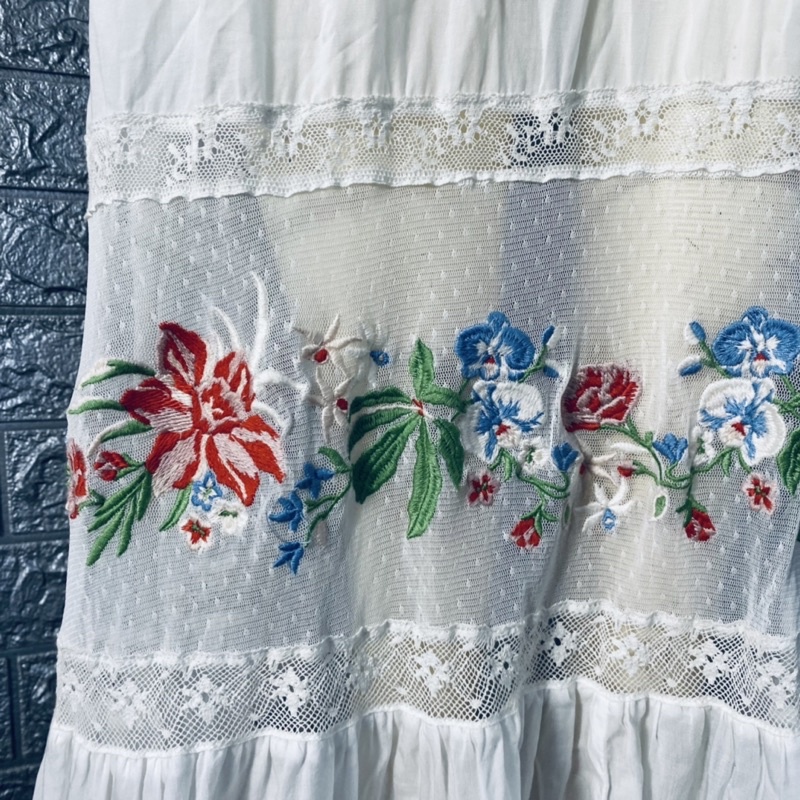 Siêu phẩm đầm thêu chất mát lạnh new 98%