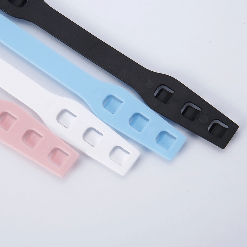 Móc đeo khẩu trang bằng silicon mềm gồm 3 nấc điều chỉnh tiện dụng