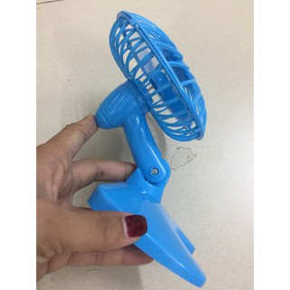 Quạt mini dùng pin xoay 360