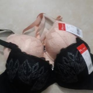 Com bo 2 áo lót ren có gọng.