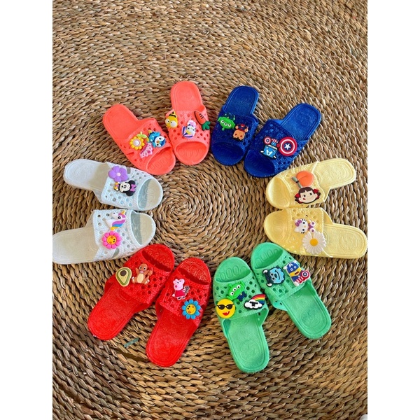 Dép tổ ong có stiker dễ thương cho bé