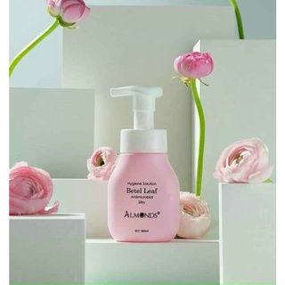 Dung Dịch Vệ Sinh Lá Trầu Almond