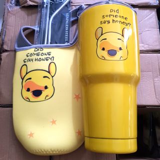COMBO LY GIỮ NHIỆT 900ML GẤU POOH kèm túi, 2 ống hút , 1 cọ rửa