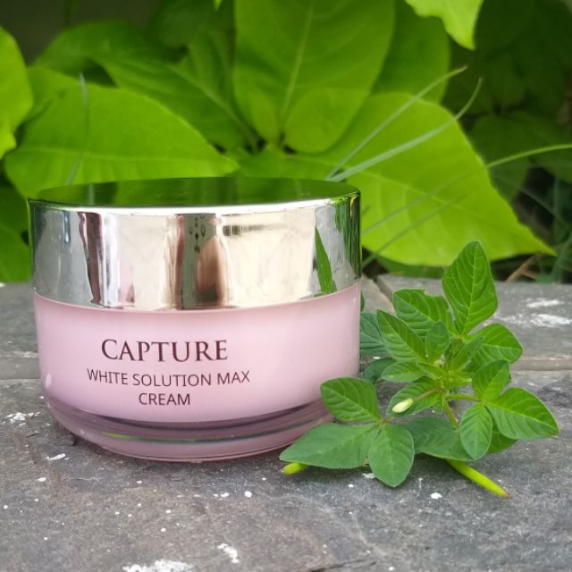 Kem dưỡng AHC Capture White Solution Max Cream.