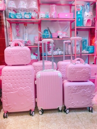 Vali kitty hồng phấn đủ size giá từ 550k