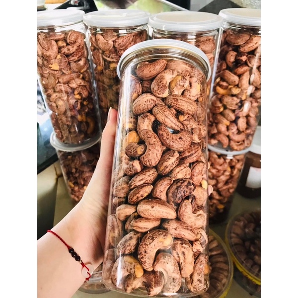 Hạt điều Trần Anh Food - Hạt điều bình phước rang muối còn vỏ lụa to thơm ngon ròn rụm hũ 500gram