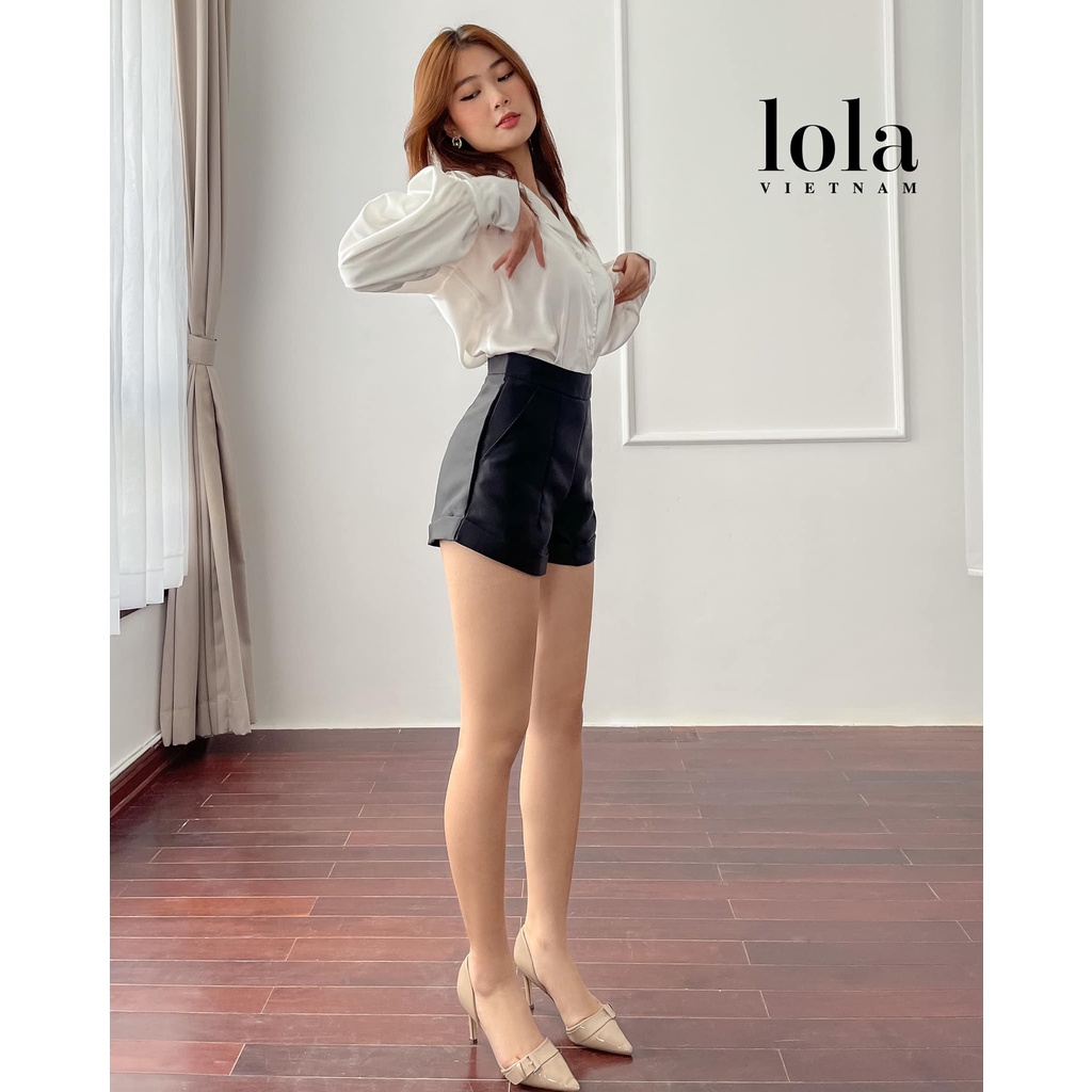 Đắm say cùng sơ mi trắng,quần đen đầy năng động pha trộn sành điệu từ Lola Vietnam