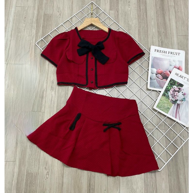 SET CROP PHỐI NƠ ĐEN + CHÂN VÁY XẾP LY