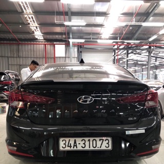 Đuôi gió elantra 2019 đã sơn theo màu xe