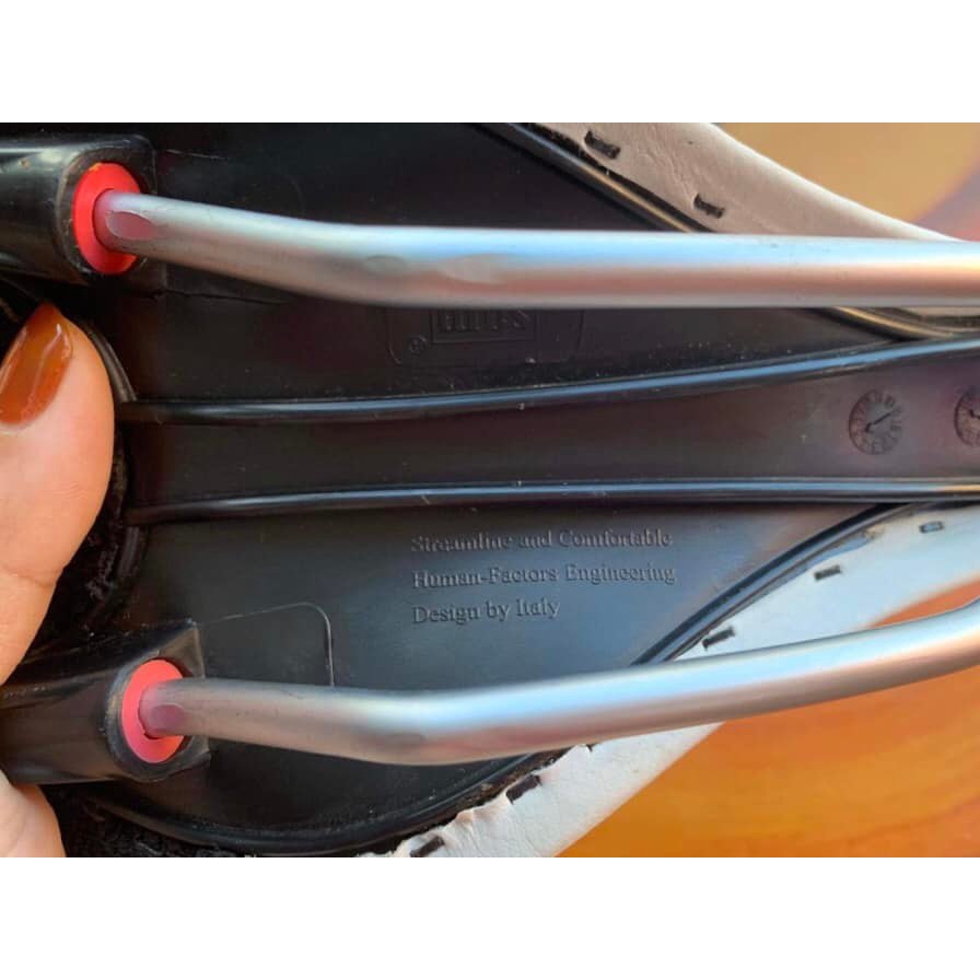 Yên xe đạp Road Bike Sam moanie , chính hãng thương hiệu Ý . Siêu bền .
