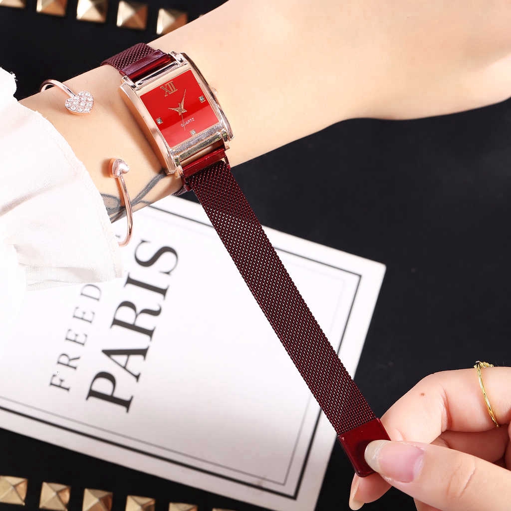 Đồng Hồ Đeo Tay Nữ Mặt Vuông Có Khóa Nam Châm | BigBuy360 - bigbuy360.vn