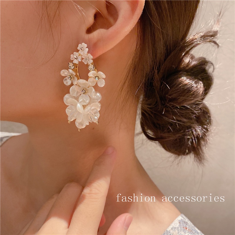 Hoa tai Bella hình giọt nước / hoa màu bạc thời trang Âu Mỹ thanh lịch