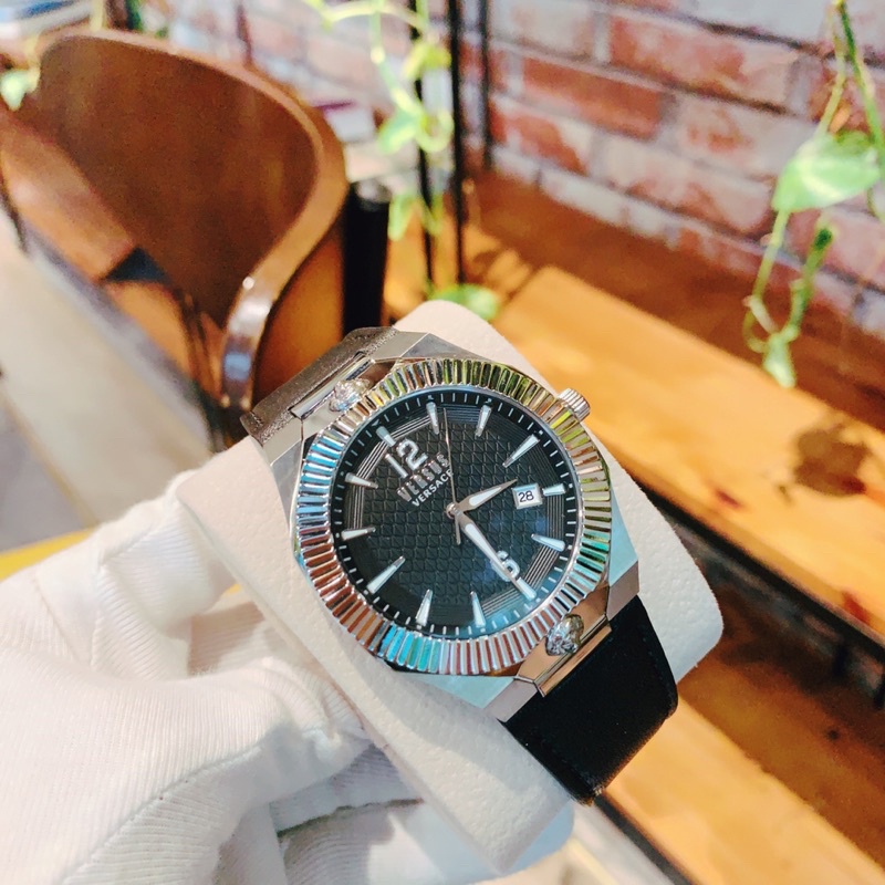 Đồng hồ nam Versus, kích thước 42mm