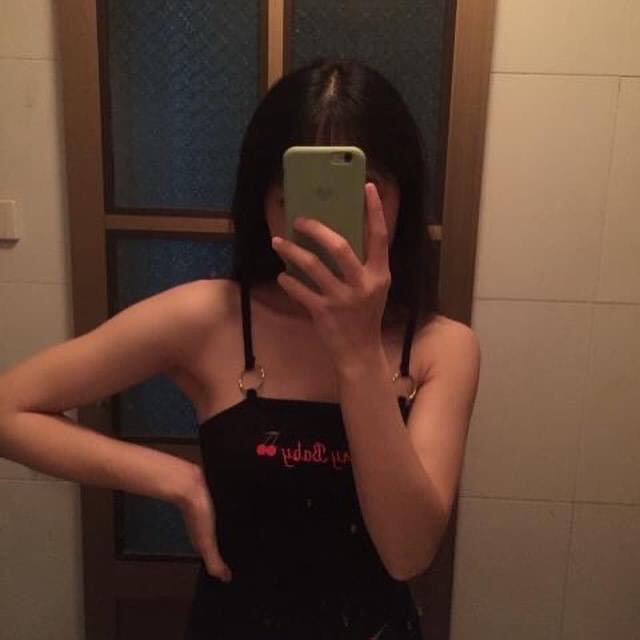 Áo 2 dây thêu cherry - áo croptop