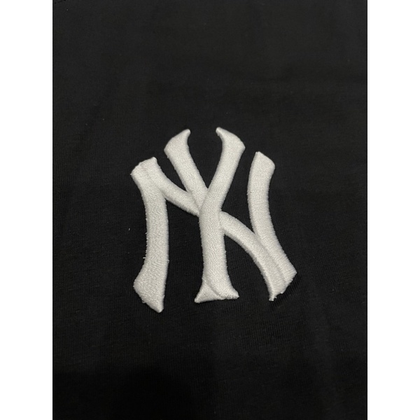 Áo Thun Basic Đen NY Chất Mịn Mát Thêu Logo Trắng Mặt Trước
