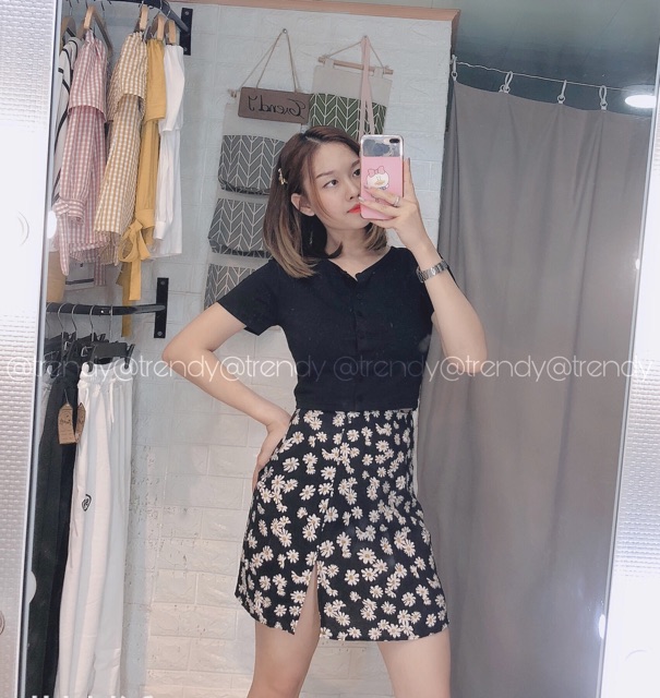 Chân váy ngắn hoạt tiết hoa cúc xẻ đùi hot trend ( ảnh thật) | BigBuy360 - bigbuy360.vn