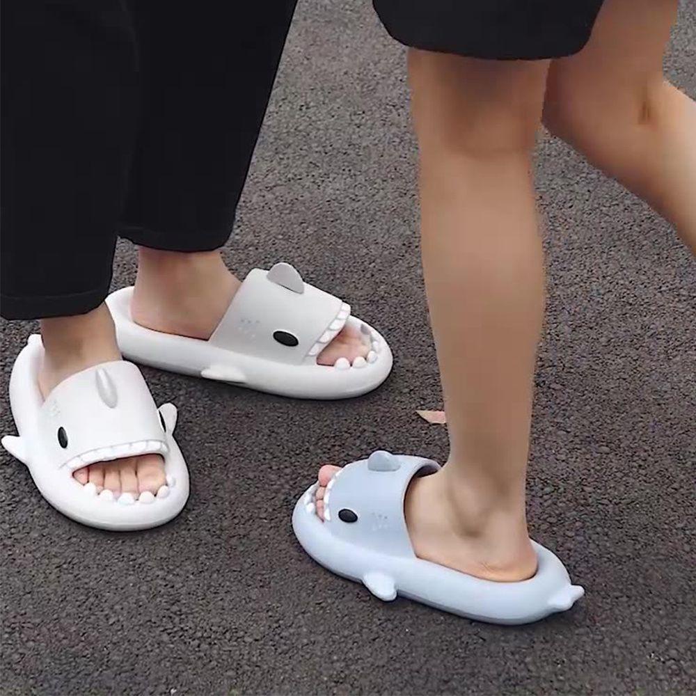 Dép Xỏ Ngón Đi Biển Đế Dày Bằng EVA Mềm Hình Cá Mập Dễ Thương