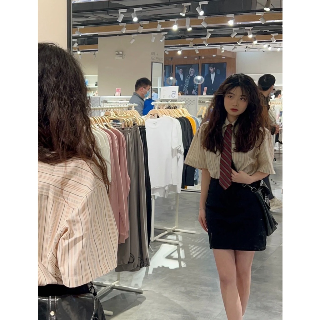 Áo Sơ Mi Tay Ngắn Họa Tiết Sọc Thời Trang Cho Nữ