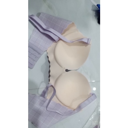 Áo ngực su đúc không gọng mút nâng thông hơi cài sau 3 khoen lưng bản to che mở hoạ tiết kẻ ô