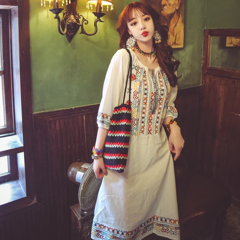 Váy Trễ Vai Thêu Ngực