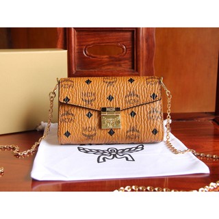 Túi đeo MCM dâu mảnh tiện lợi mang đi chơi mà lại thời trang