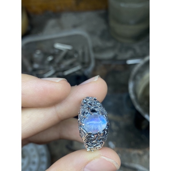 nhẫn bach 950 xi đen moonstone!