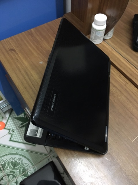 Laptop Mỹ Emachi D725 thời trang | BigBuy360 - bigbuy360.vn