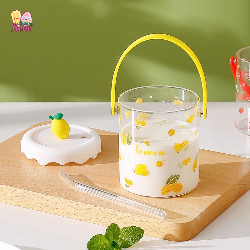 Cốc thủy tinh có nắp, ly thủy tinh có quai cầm hình quả bơ chanh dâu có nắp kèm ống hút thủy tinh