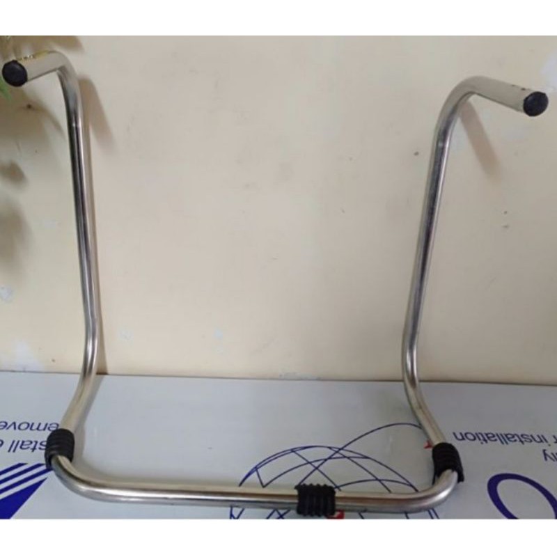 Giá Inox chân quỳ di động dùng cho máy lọc nước không tủ