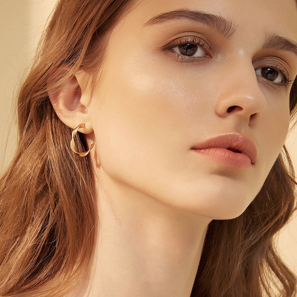 Hoa tai dạng vòng thời trang dành cho nữ